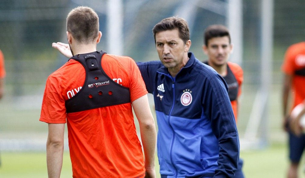 O Χάσι κάλεσε τους βασικούς στο γραφείο του και είχε λόγο…