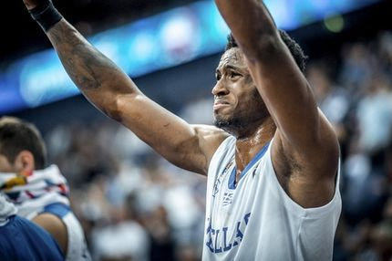 Όλη η συγκίνηση για την Εθνική στο πρόσωπο του Αντετοκούνμπο