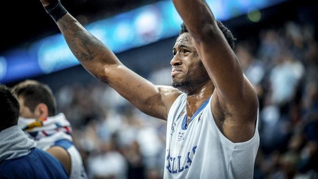 Όλη η συγκίνηση για την Εθνική στο πρόσωπο του Αντετοκούνμπο