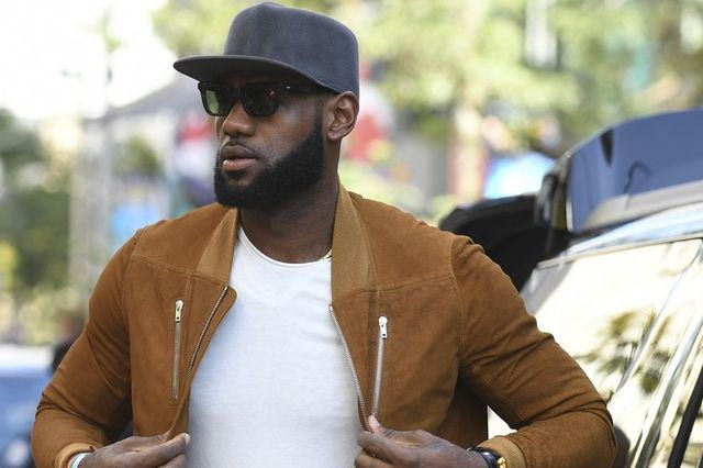 Ολος ο καλός ο κόσμος ευχήθηκε στον πανευτυχή Τζέιμς