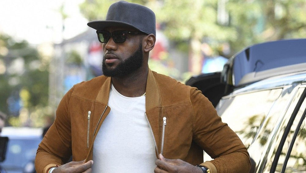 Ολος ο καλός ο κόσμος ευχήθηκε στον πανευτυχή Τζέιμς