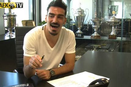 Ο Λάζαρος… μοίραζε μηχανάκια και η ΑΕΚ έφτιαξε ένα βίντεο έπος!