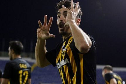 Η ΑΕΚ στην κορυφή με πέναλτι… εκτός περιοχής!