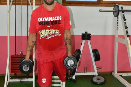 “Λιώνουν” στα βάρη οι παίκτες του Ολυμπιακού