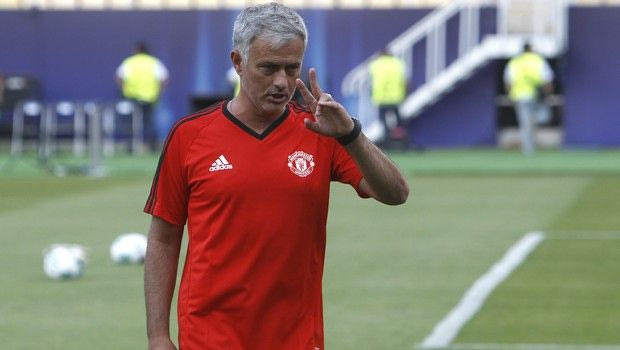 Τον “σκούπισαν” από τον πάγκο και πήρε “χάδι” από Μουρίνιο