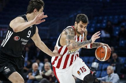 Ρεσιτάλ λαθών και πρώτη ήττα για τον Ολυμπιακό