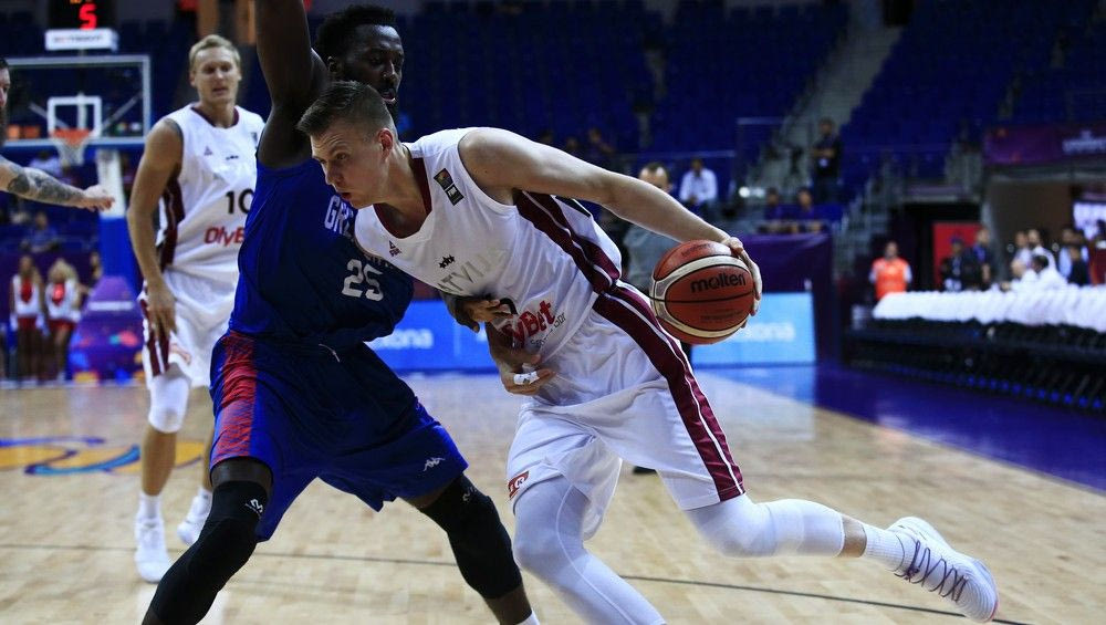 Ο Πορζίνγκις κάνει θαύματα. Μαζί με Μπέρτανς και Στρέλνιεκς