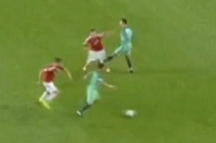 Κλωτσιά εκτός φάσης του Ρονάλντο σε αντίπαλό του