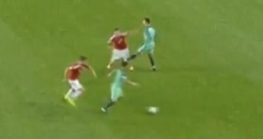 Κλωτσιά εκτός φάσης του Ρονάλντο σε αντίπαλό του