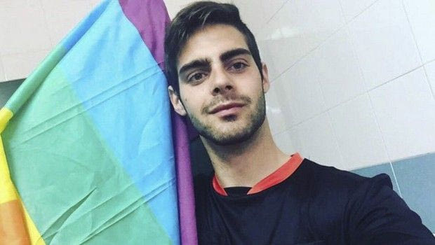 Ένας γκέι που το λέει η καρδιά του: ο Τομιγέρο επιστρέφει!