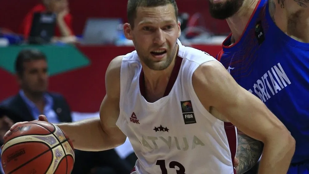 Ο “ερυθρόλευκος” Στρέλνιεκς καλύτερος πασέρ του Ευρωμπάσκετ