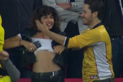 Σόου με… τόπλες στο Τότεναμ-Ντόρτμουντ!