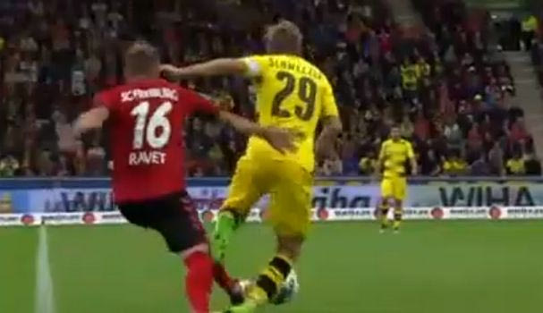 Πήγε να του δώσει τον αστράγαλο στο… χέρι!