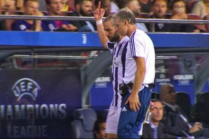 Ο Ιγκουαΐν έδειξε το μεσαίο δάχτυλο στους φίλους της Μπαρτσελόνα!