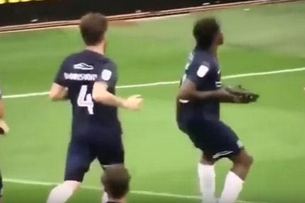 Παίκτης αποφυλακίστηκε, σκόραρε και πανηγύρισε με… αυτόματο!