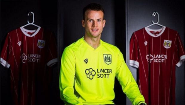 Οι επεμβάσεις του Στιλ απέκλεισαν τη Γιουνάιτεντ του Μουρίνιο