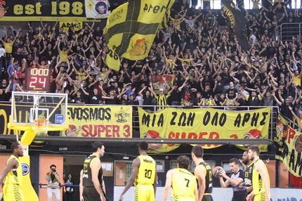 Αποθέωση σε παίκτες και Γιαννάκη!