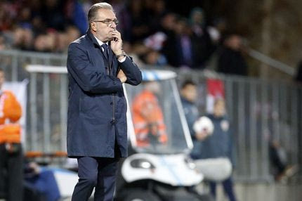 Άλλαξε προπονητή δυο μέρες πριν τον “τελικό”!