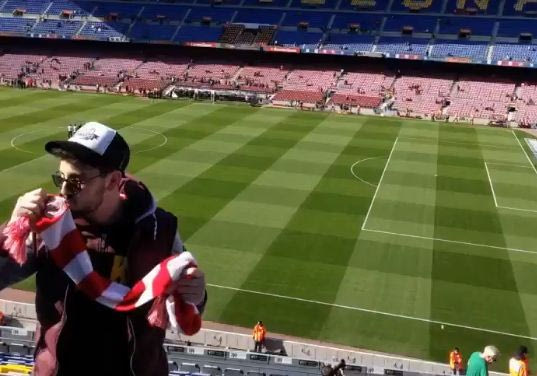 “Ερυθρόλευκοι” οπαδοί στο “Καμπ Νου”!