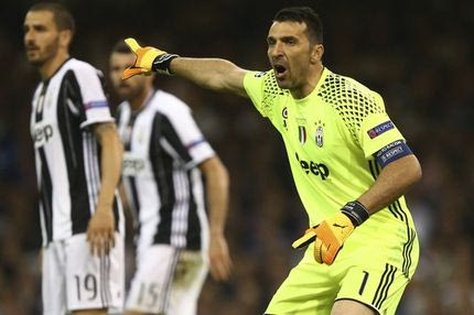 Τεράστιος Μπουφόν: τον αποθέωσαν και οι αντίπαλοι οπαδοί!