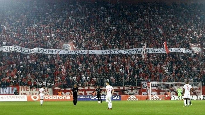 Χυδαίο πανό κατά της οικογένειας Σαββίδη στο “Καραϊσκάκης”