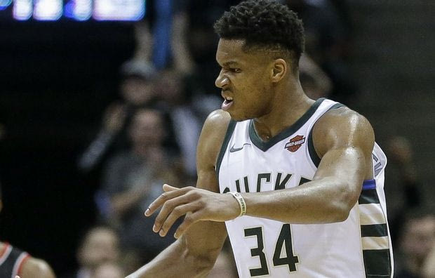 Ο Αντετοκούνμπο έδωσε τη δική του εξήγηση για τα… γαλλικά στον βοηθό