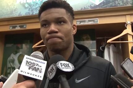 Τα λόγια του Γιάννη Αντετοκούνμπο για τον πατέρα του θα σε κάνουν να δακρύσεις