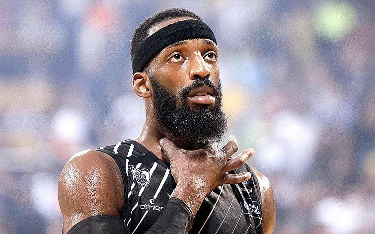 Ελιωσε στο παρκέ ο Τζόουνς, έβγαλε διπλό ο ΠΑΟΚ