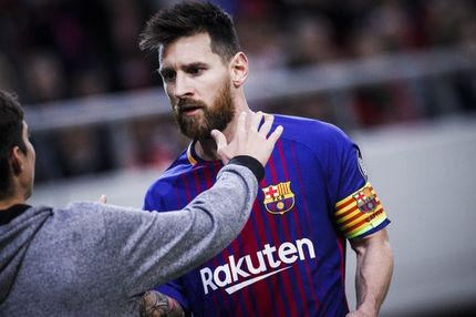 Ο εισβολέας που αγκάλιασε τον Μέσι