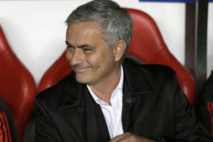 Χωράει και άλλους το πούλμαν του… Μουρίνιο!