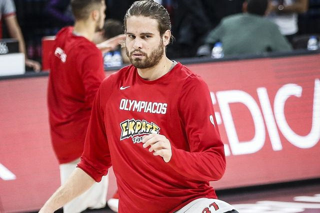 Ο Μπόγρης πουλάει ρούχα και σε συμπαίκτες του