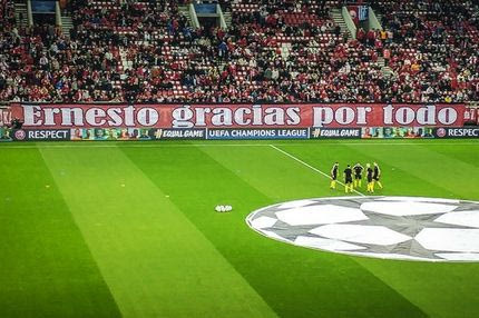 Το πρώτο πανό για Βαλβέρδε πήρε… θέση στο γήπεδο!