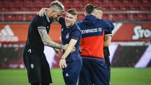 Αντίπαλοι στο Ολυμπιακός-ΠΑΟΚ αλλά δεν έκρυψαν τη φιλία τους πριν τη σέντρα!