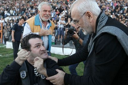 Η ζεστή αγκαλιά του Σαββίδη στον οπαδό του ΠΑΟΚ με ειδικές ικανότητες!