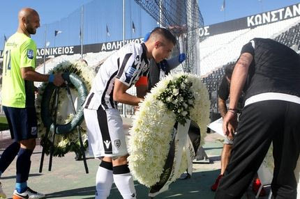 Τίμησαν με στεφάνια τους αδικοχαμένους οπαδούς στα Τέμπη