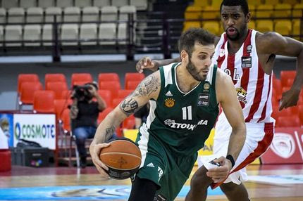 Ο Παππάς και το ποντίκι στα αποδυτήρια…