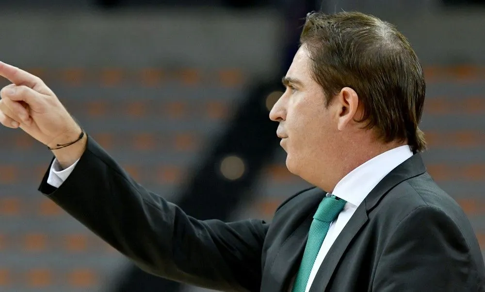 Ούτε 1 λεπτό κράτησε η συνέντευξη Τύπου του Πασκουάλ