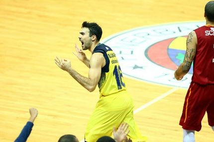 Αποθέωση για τον διψήφιο Σλούκα, ισοπεδωτική η Φενέρμπαχτσε