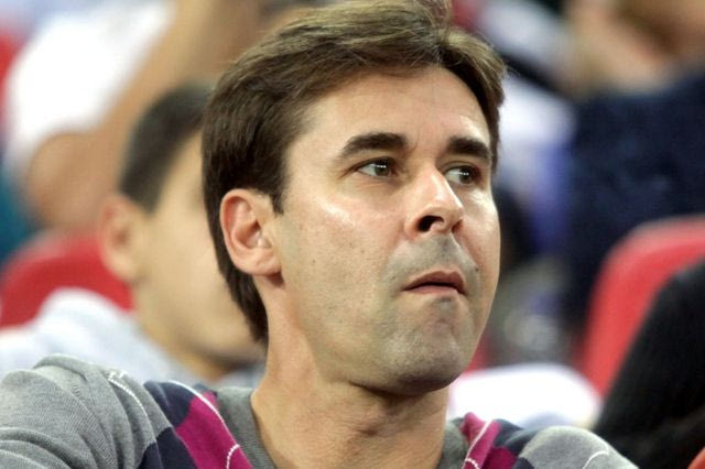 Νέο “χτύπημα” Τσιάρτα για ελληνική σημαία και Αμίρ