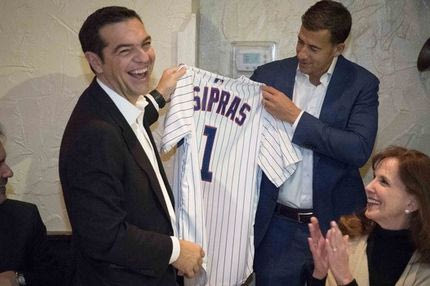 Έκαναν δώρο στον Τσίπρα… φανέλα των Cubs