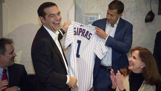 Έκαναν δώρο στον Τσίπρα… φανέλα των Cubs