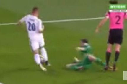 Απίστευτο θέατρο και αποβολή για τον Μακ!