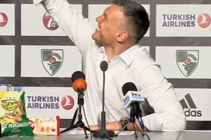 Επικός οπαδός, πιο επικός Σαρούνας!