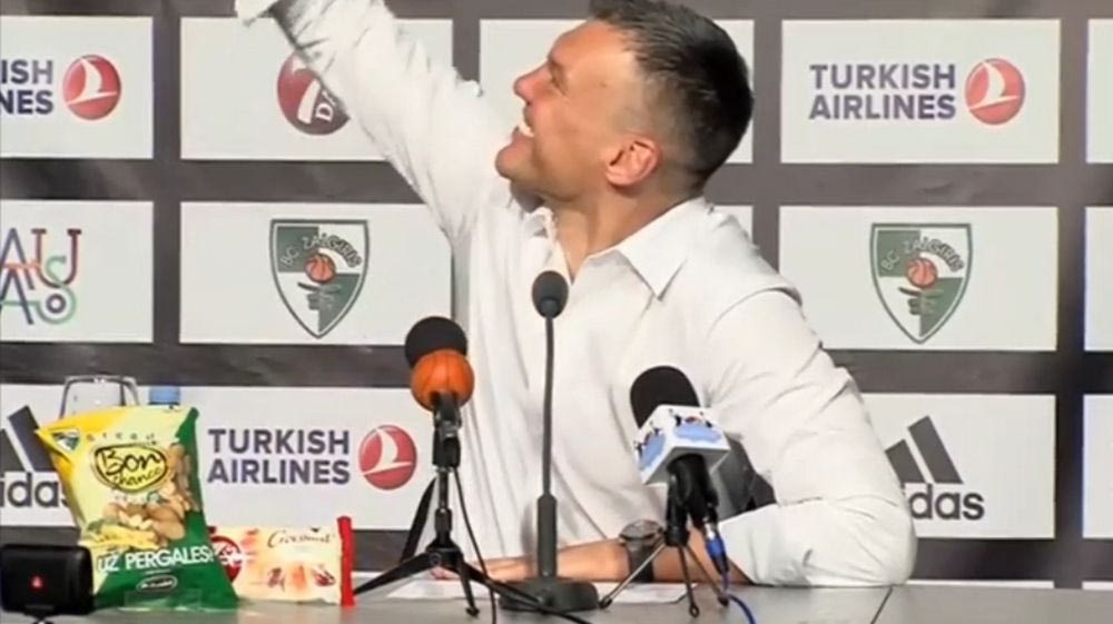 Επικός οπαδός, πιο επικός Σαρούνας!