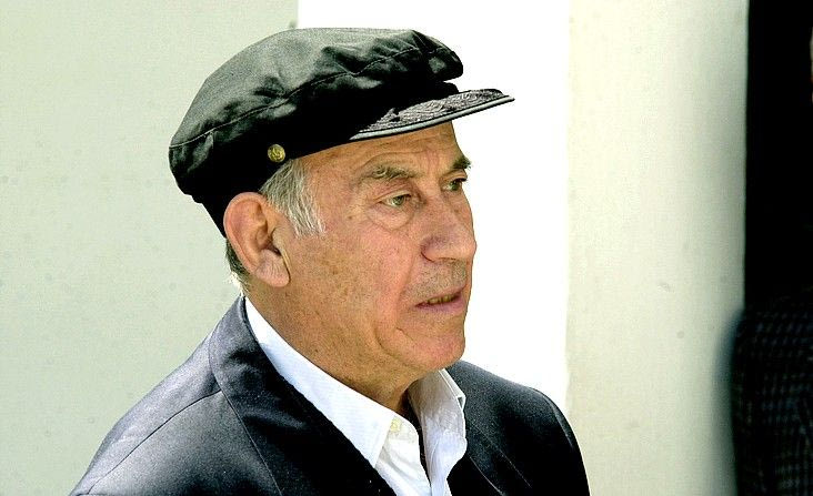 Όταν ο Βέγγος τσακωνόταν για τον Ολυμπιακό και κατέληγε στο τμήμα (videos)