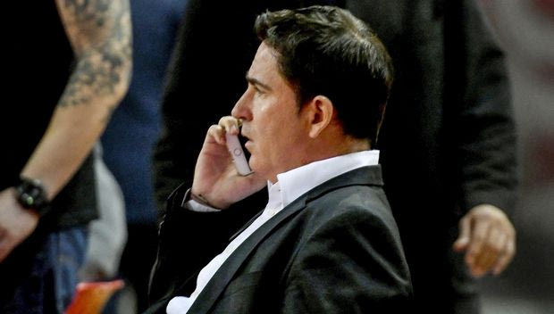 Με ποιον μιλούσε στο τηλέφωνο ο Πασκουάλ;