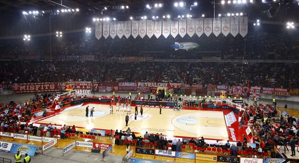 Τι έλεγε το πανό που ανέβηκε στο ΣΕΦ για ΣΥ.ΡΙΖ.Α και ΑΝ.ΕΛ