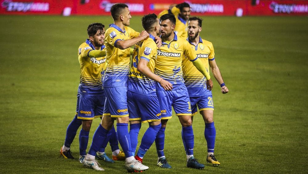 Τα… καναρίνια καβάλησαν το αλογάκι!