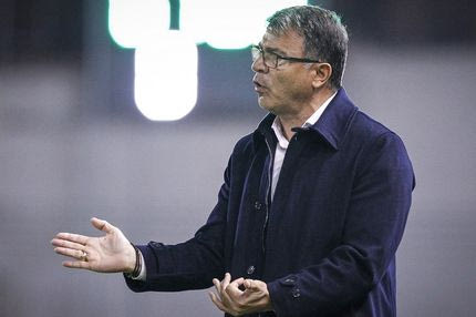 Η δύσκολη αλλαγή σε 4-4-2 και το “Ούρος ηρέμησε” του Λεμονή