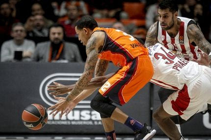 Η αγκαλιά της… παρηγοριάς στον Γκριν